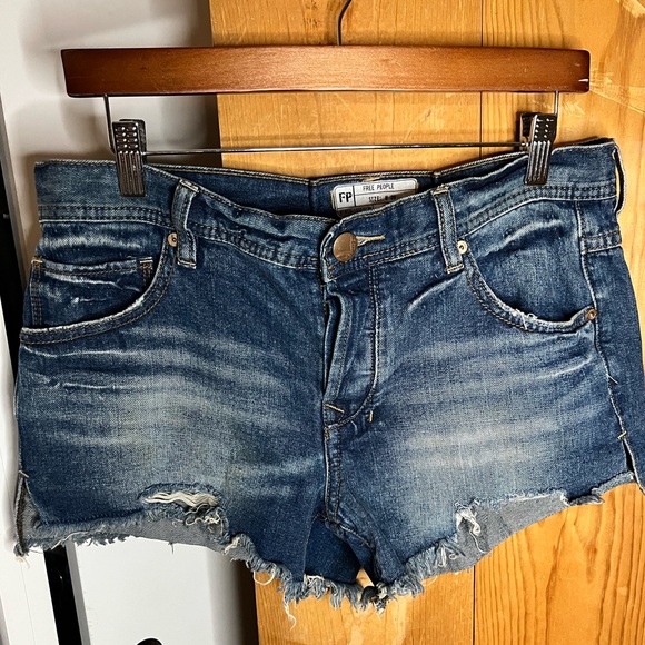 Dark wash, Cut off shorts - Picture 1 of 2